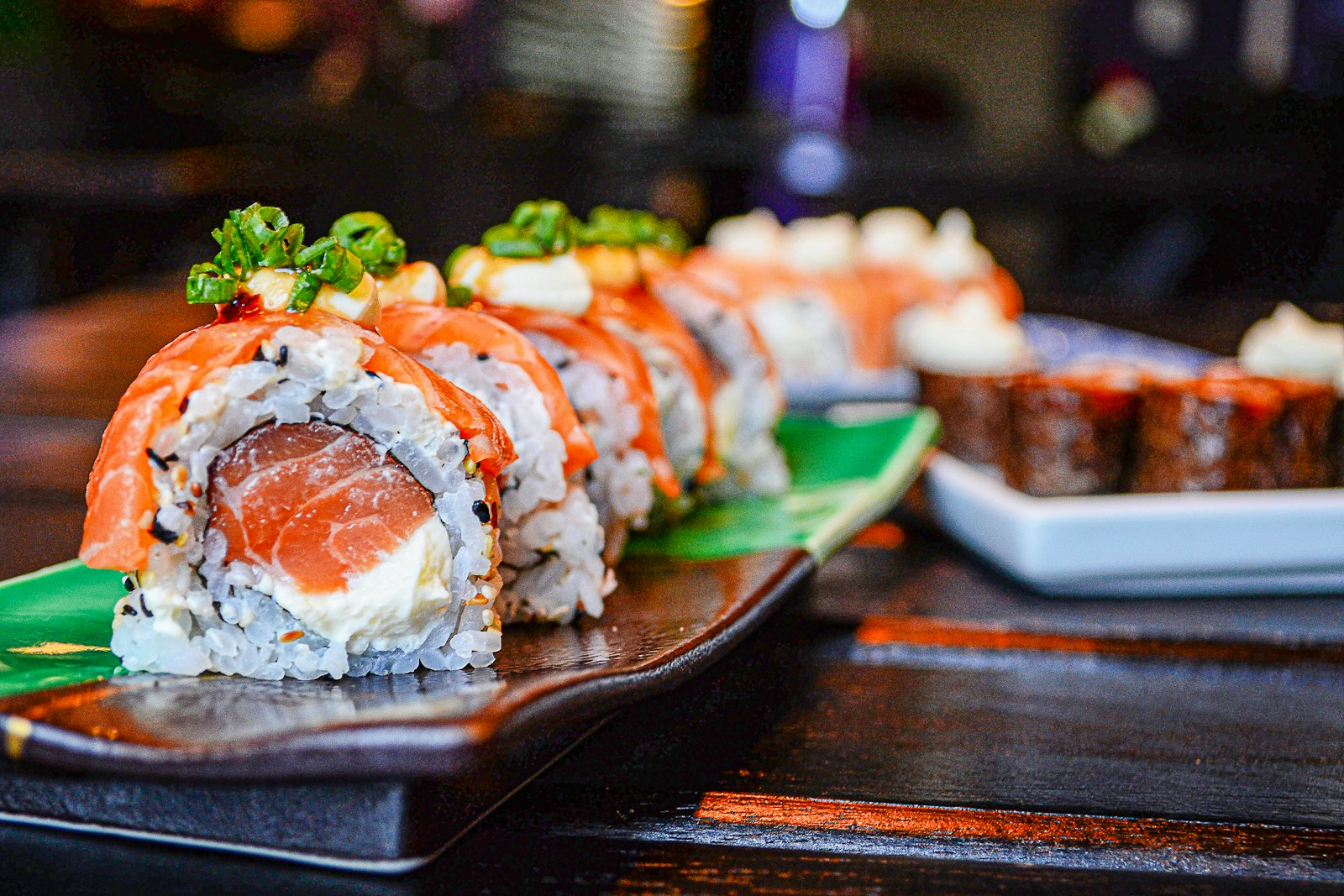 Plateau de sushis et makis frais — restaurant japonais Kaishoya, Paris 15e